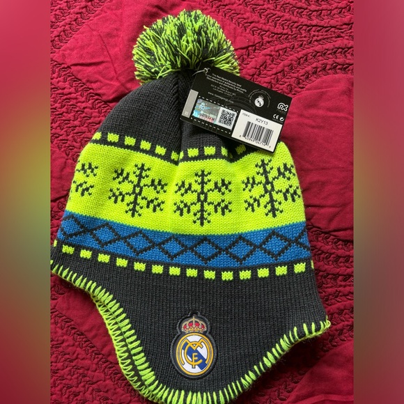 OFFICIAL REAL MADRID BEANIE , 100% ACRYLC - Picture 1 of 5